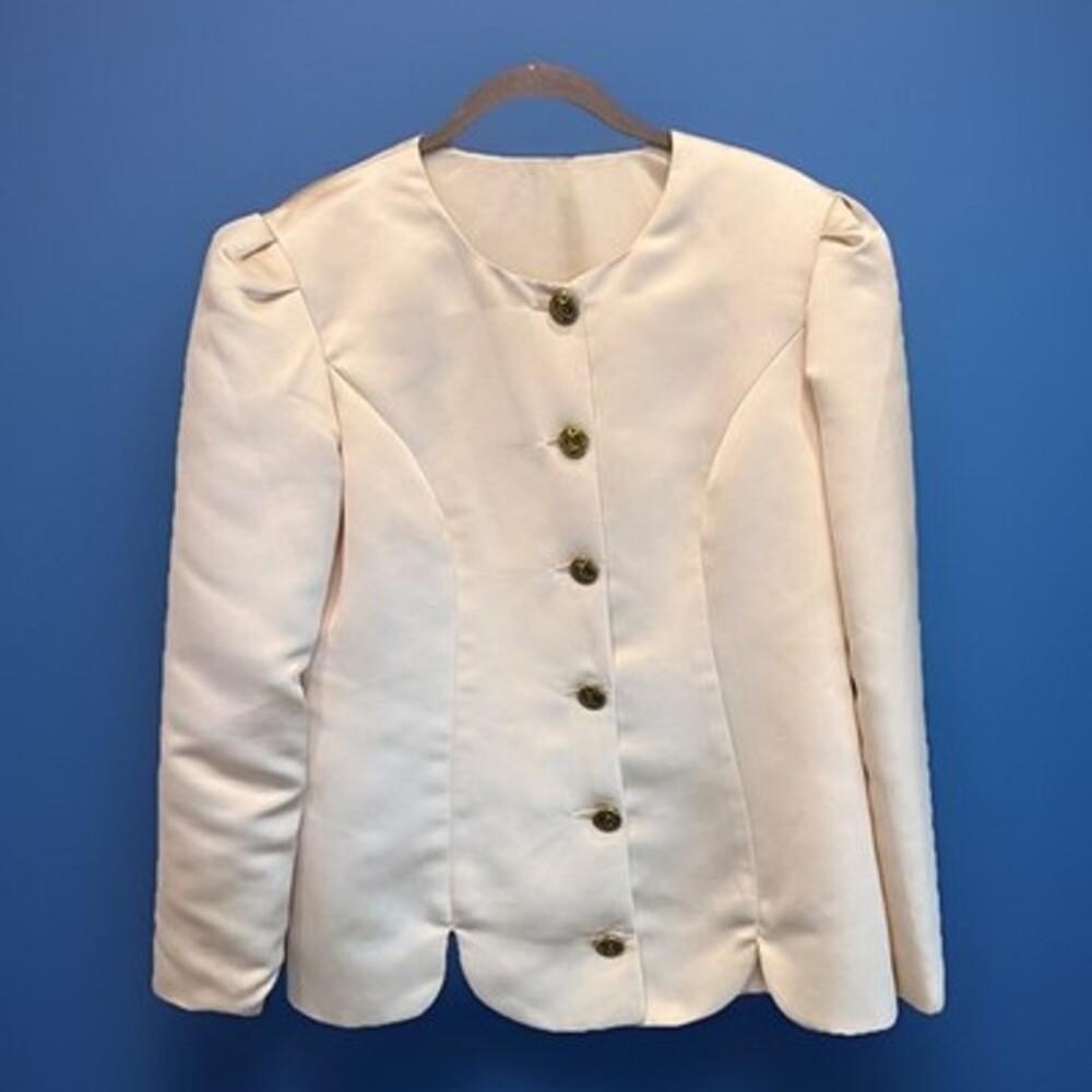 hand-sewn Ivory Victorian Blazer feels like silky satin 👀meas in pics luxury